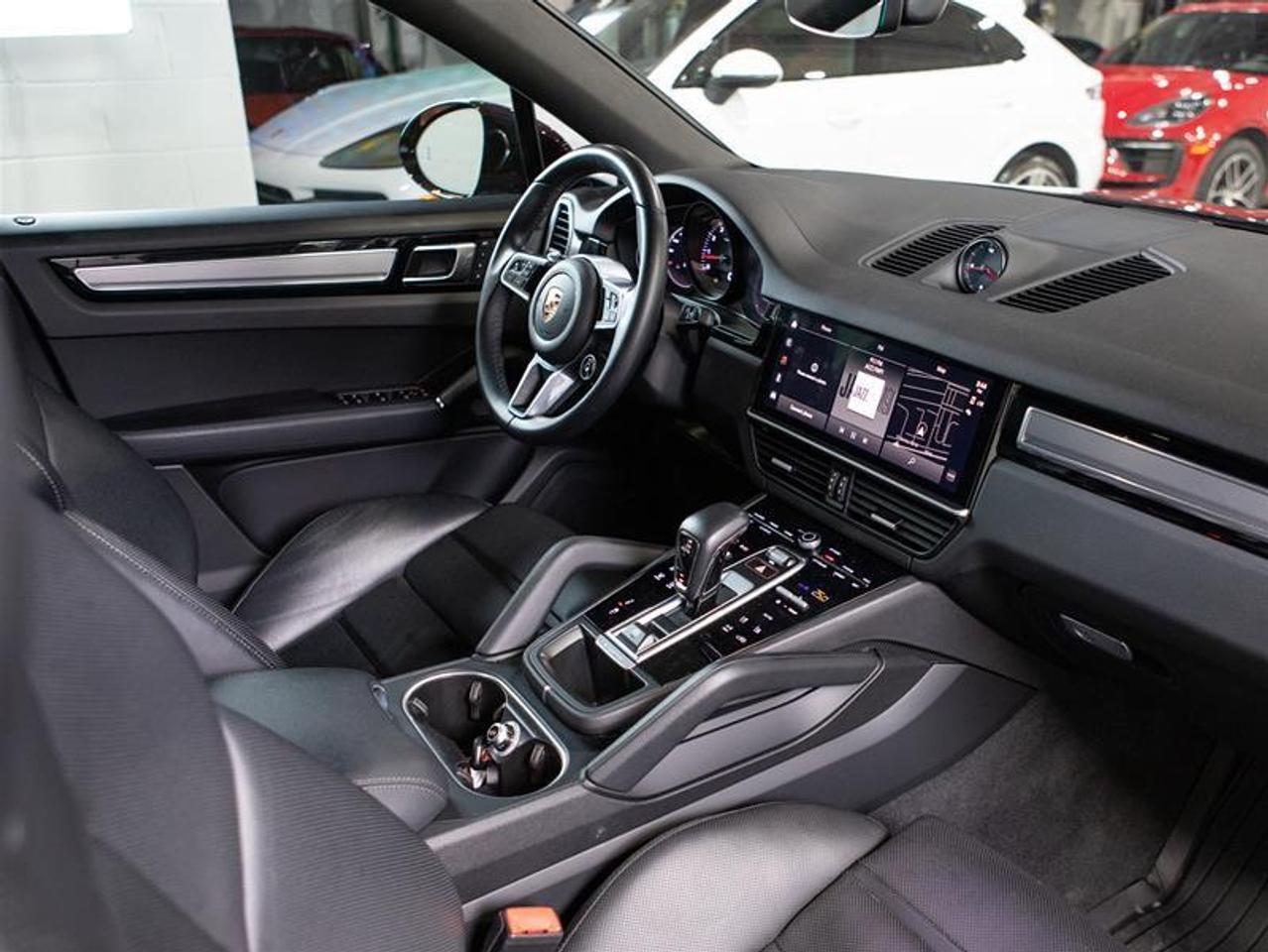 2023 Porsche Cayenne Platinum Edition Photo