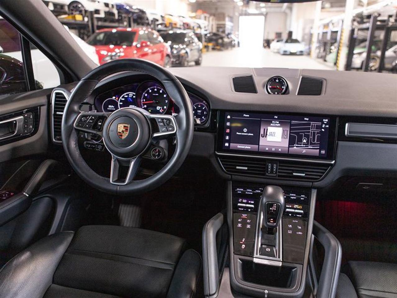 2023 Porsche Cayenne Platinum Edition Photo