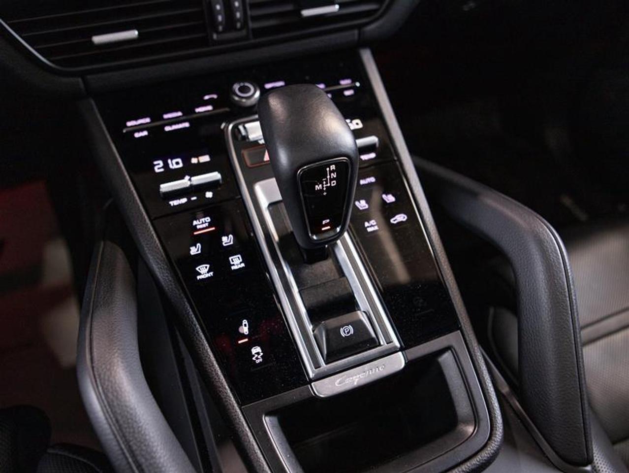 2023 Porsche Cayenne Platinum Edition Photo