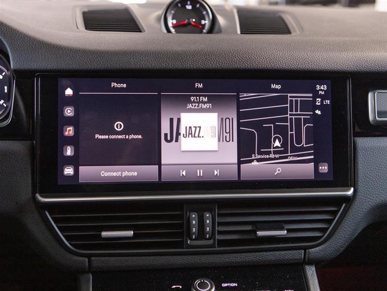 2023 Porsche Cayenne Platinum Edition Photo