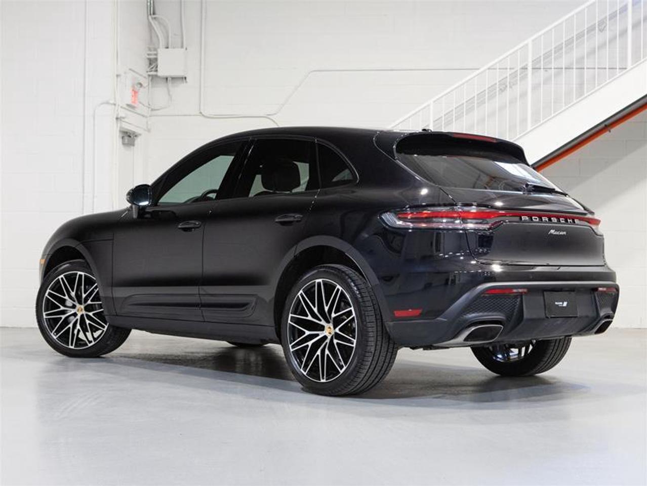 2025 Porsche Macan AWD Photo