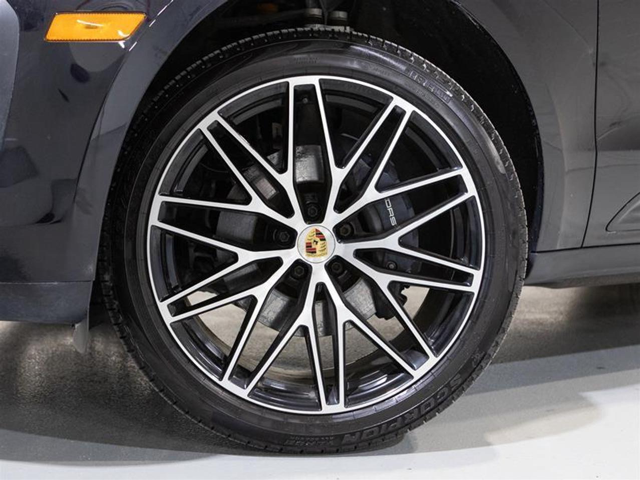 2025 Porsche Macan AWD Photo