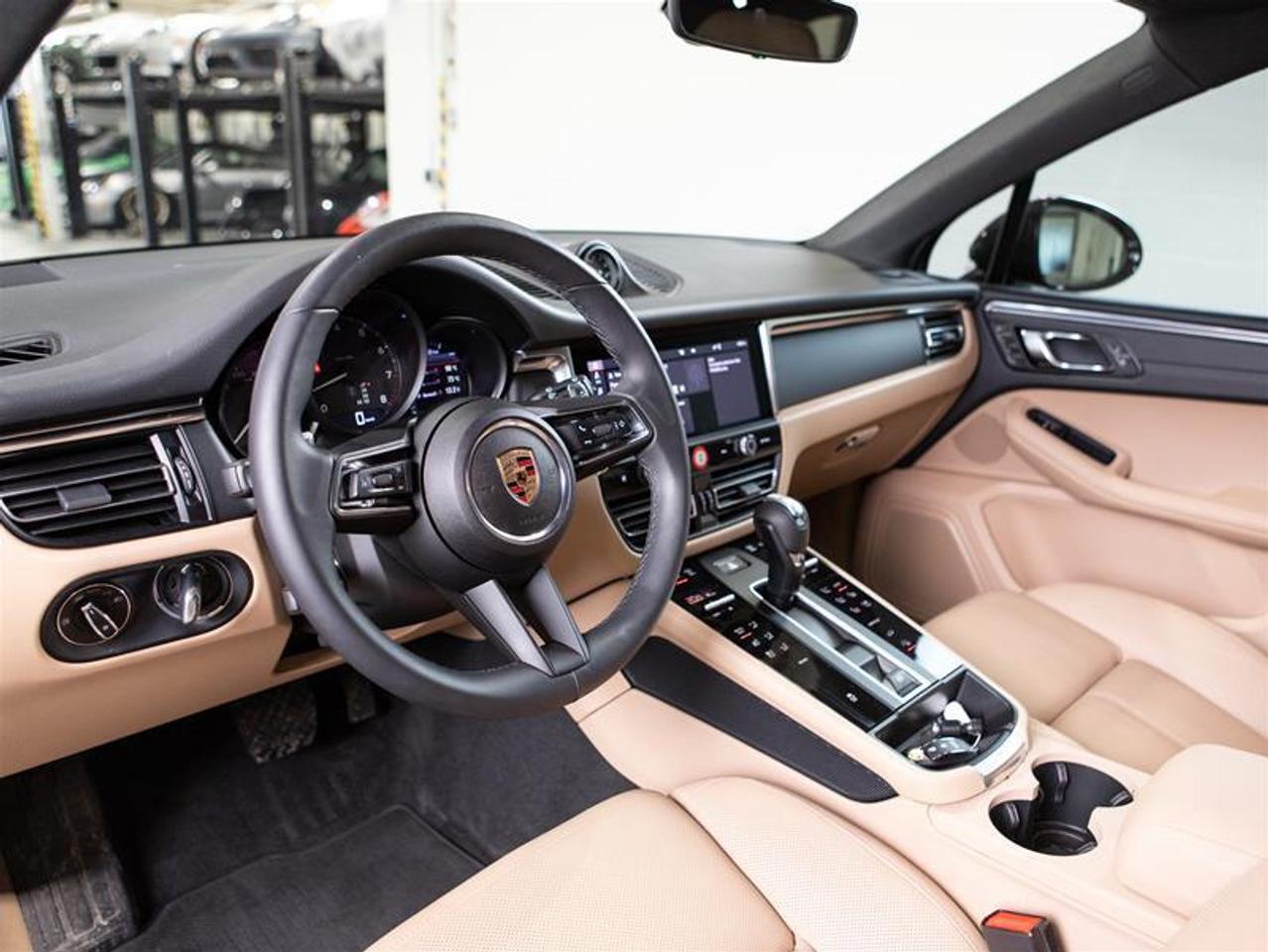 2025 Porsche Macan AWD Photo