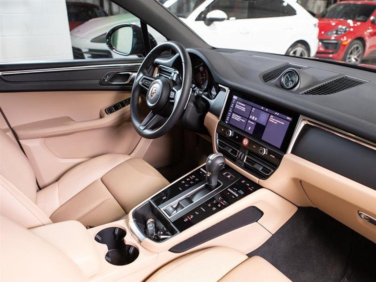 2025 Porsche Macan AWD Photo