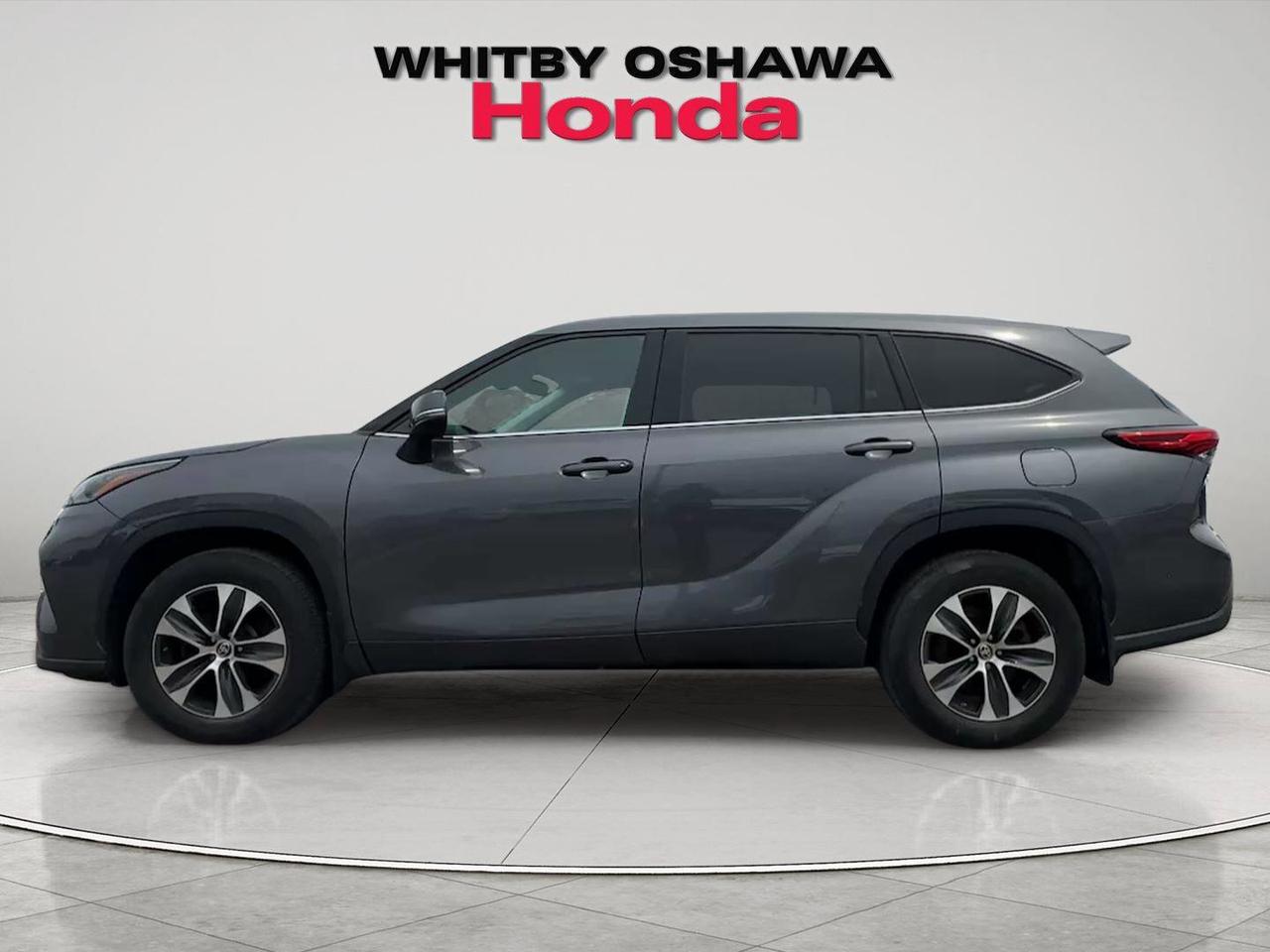 2021 Toyota Highlander XLE AWD Photo2