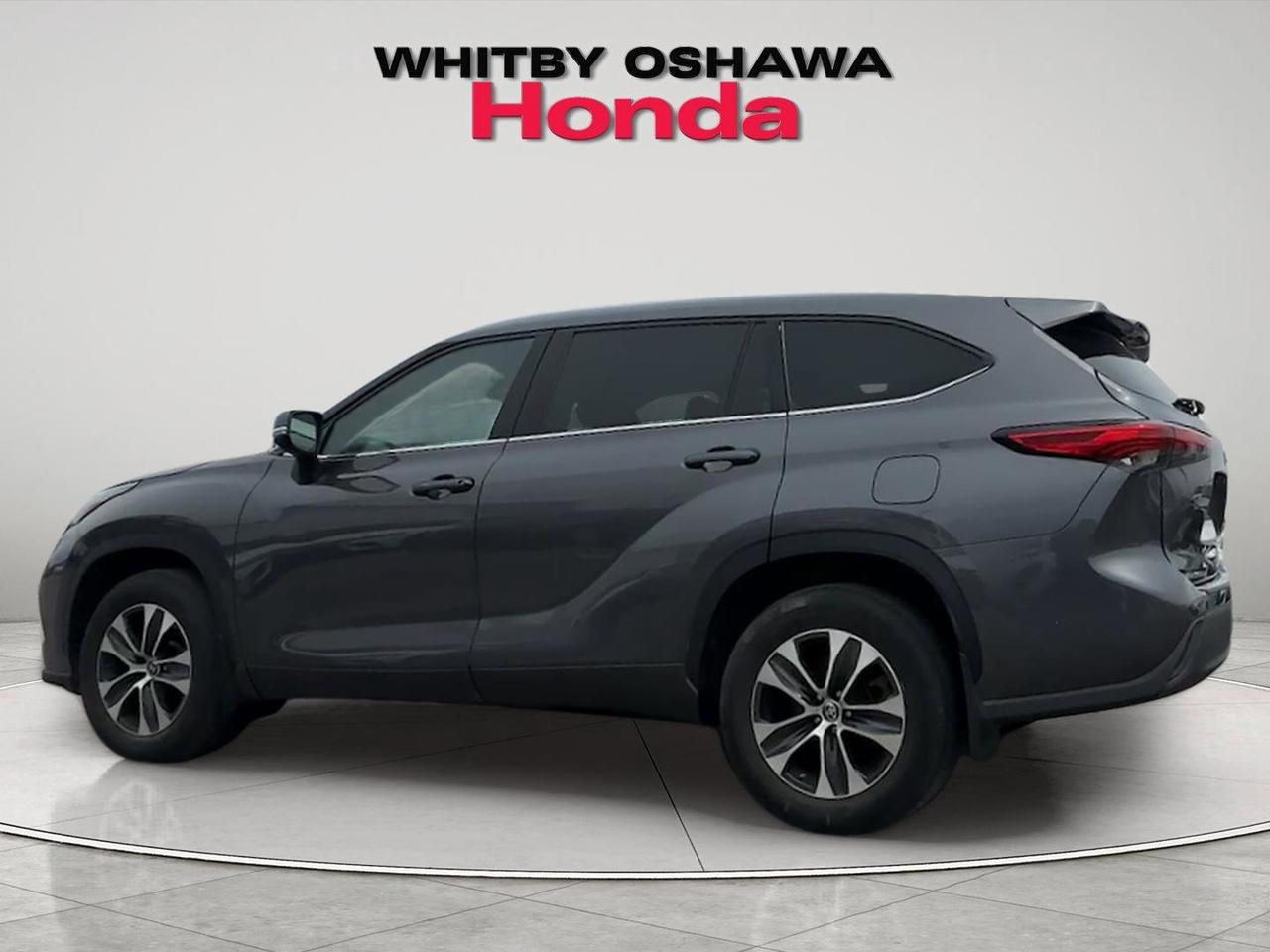 2021 Toyota Highlander XLE AWD Photo3