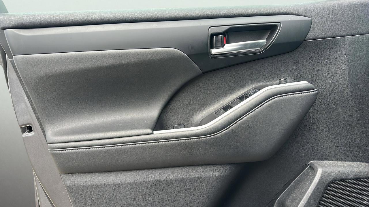 2021 Toyota Highlander XLE AWD Photo