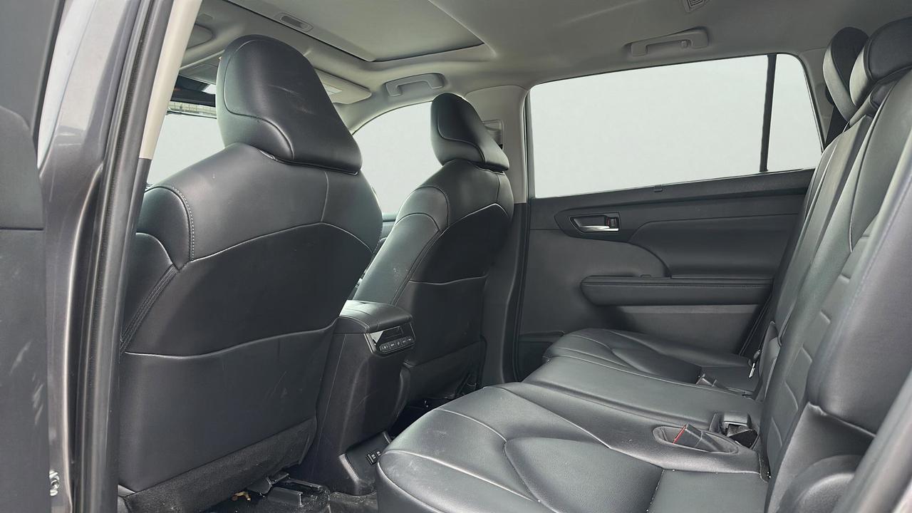 2021 Toyota Highlander XLE AWD Photo