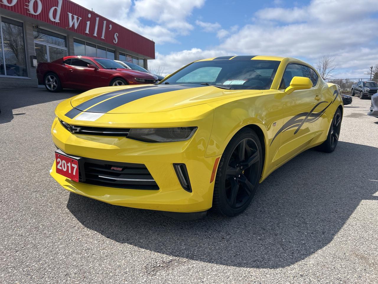 2017 Chevrolet Camaro 2LT, 6 CYL, SUNROOF, REMOTE START, CLEAN CARFAX! Photo