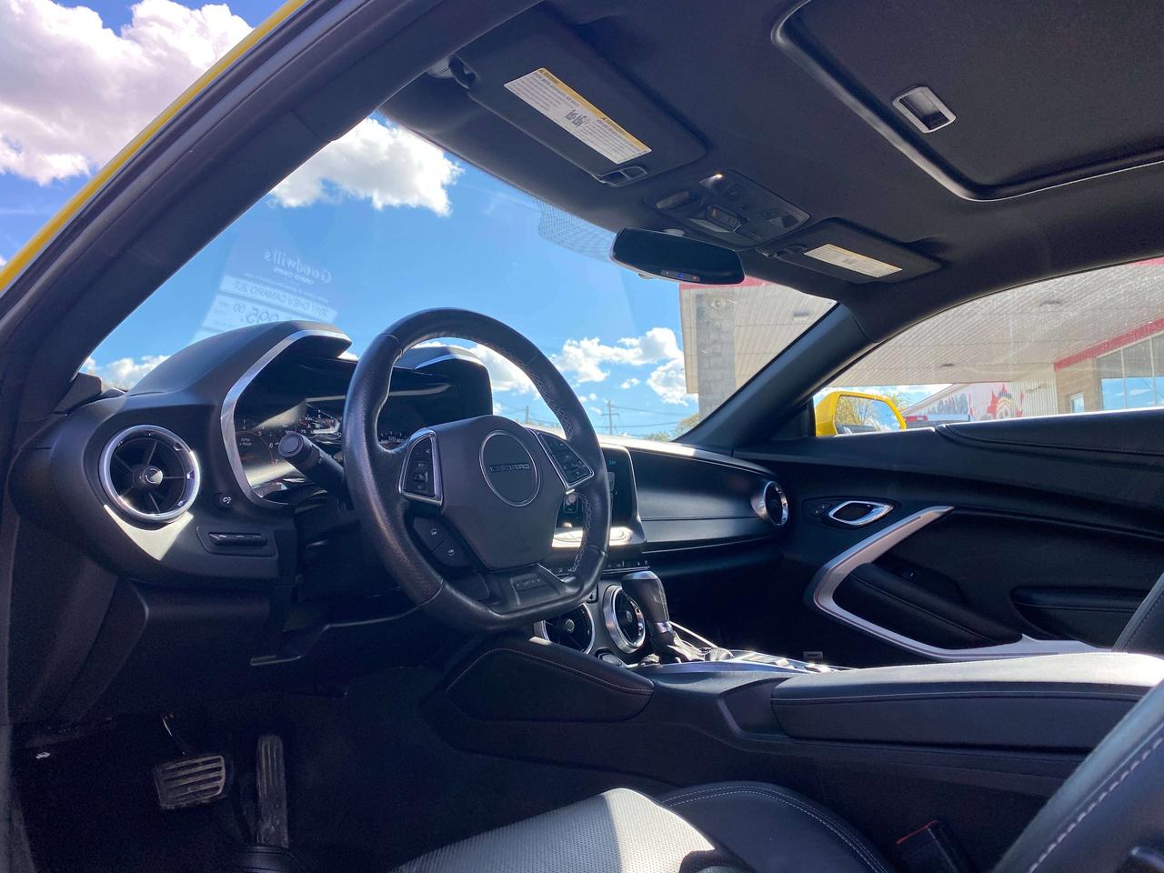 2017 Chevrolet Camaro 2LT, 6 CYL, SUNROOF, REMOTE START, CLEAN CARFAX! Photo