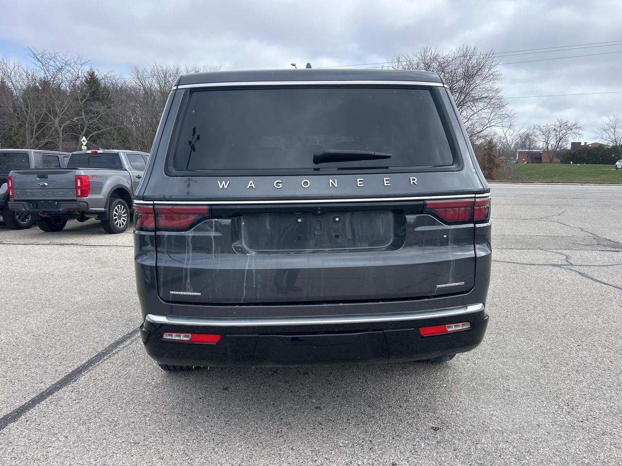 2022 Jeep Wagoneer SERIES III, CLEAN CARFAX, REAR DVD'S, 8 PASSENGER! Photo4