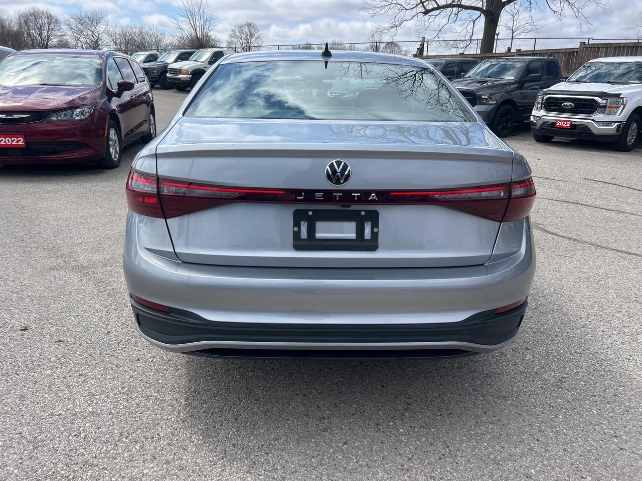 2025 Volkswagen Jetta TRENDLINE, CLEAN CARFAX, BACK UP CAMERA! Photo