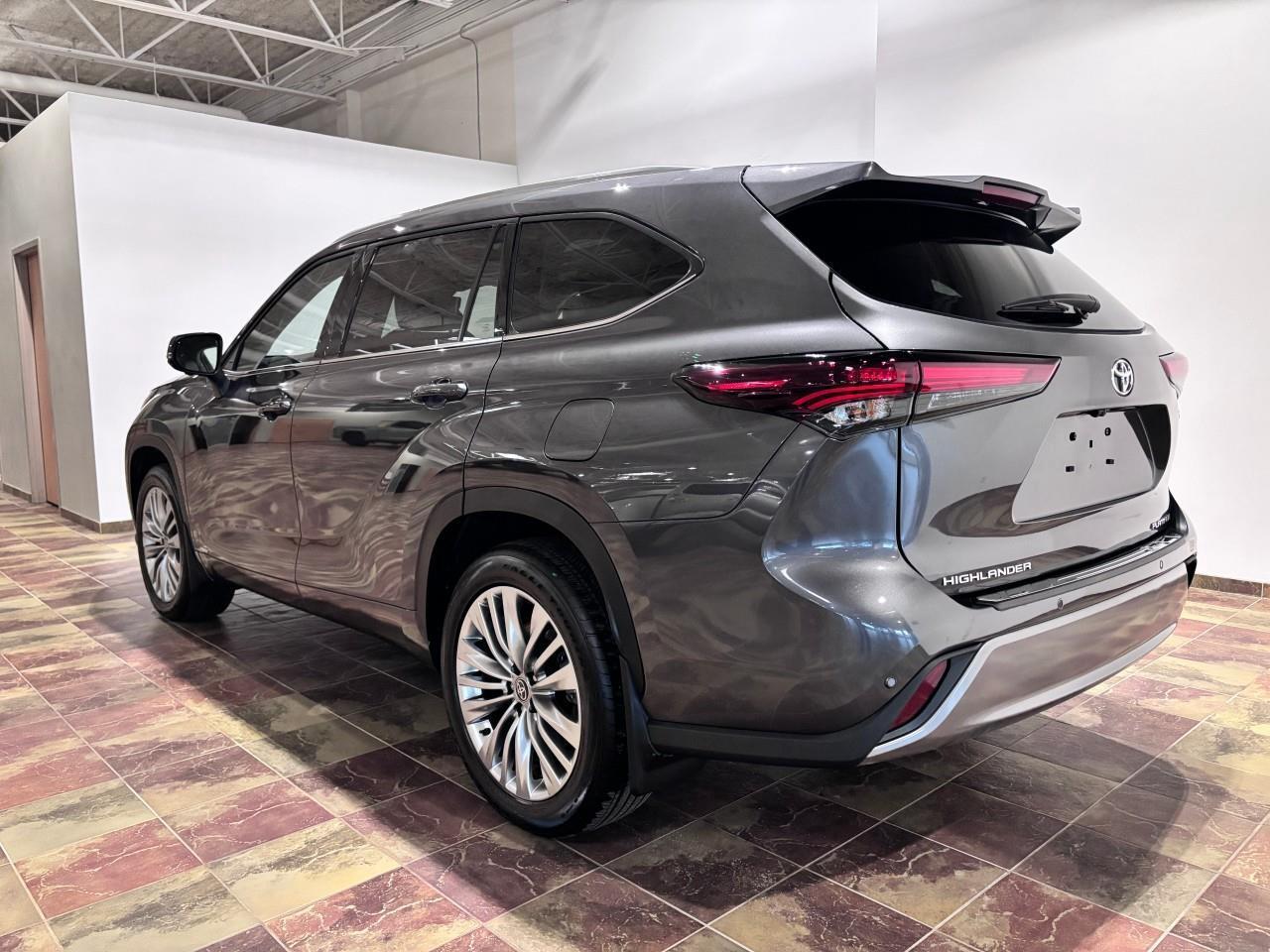2025 Toyota Highlander Hybrid Limited Hybrid Limited Platinum Photo2
