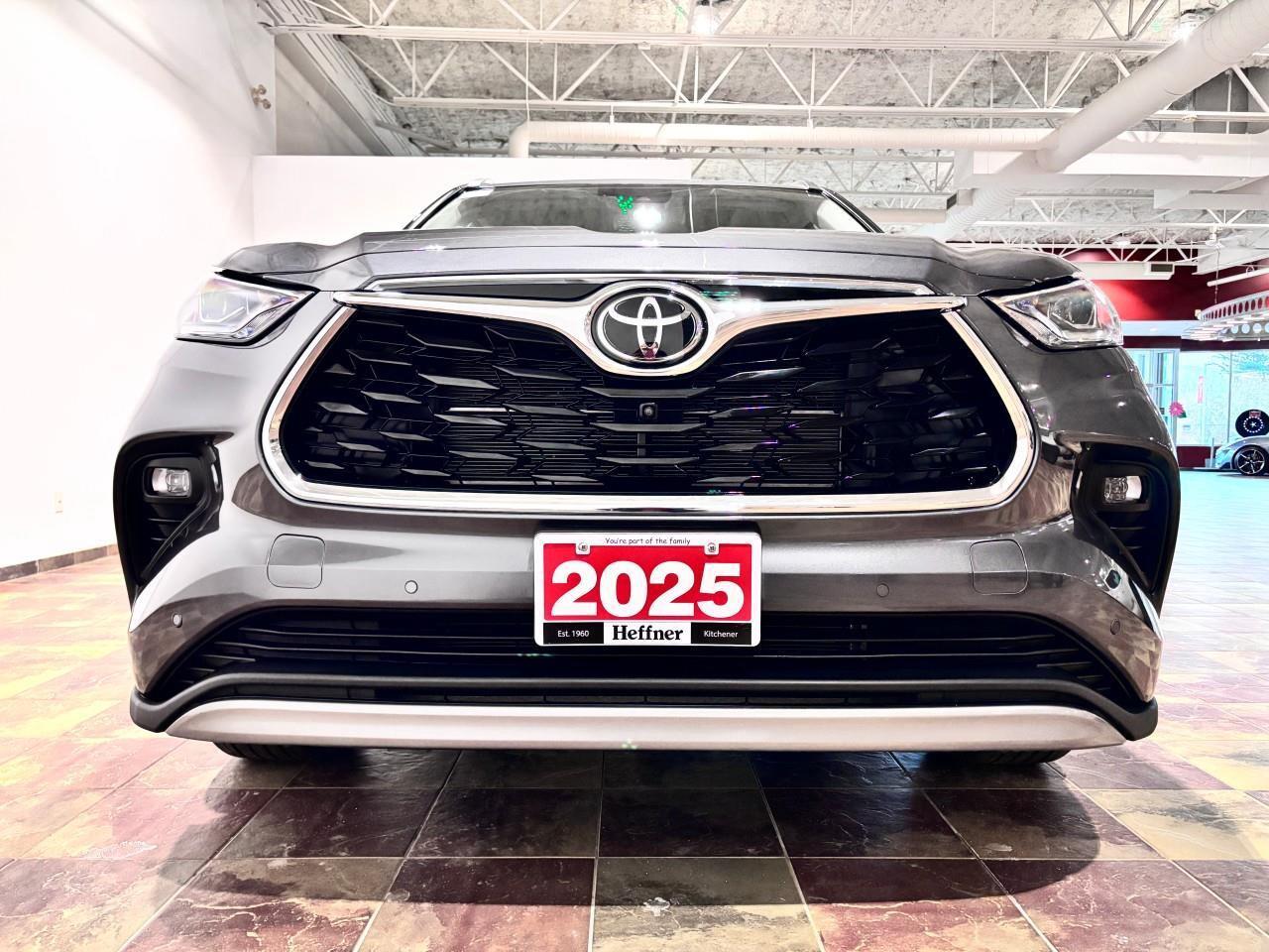 2025 Toyota Highlander Hybrid Limited Hybrid Limited Platinum Photo3