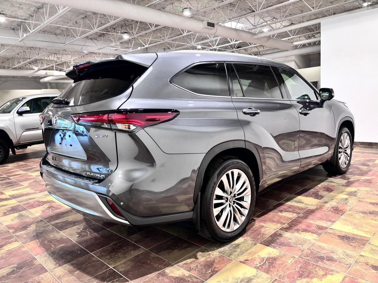 2025 Toyota Highlander Hybrid Limited Hybrid Limited Platinum Photo