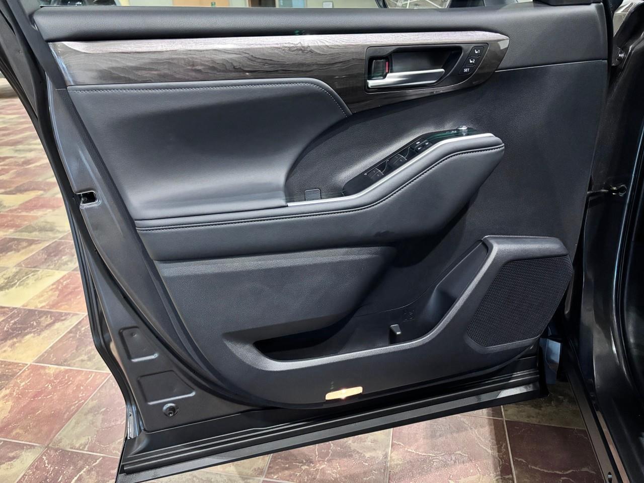 2025 Toyota Highlander Hybrid Limited Hybrid Limited Platinum Photo