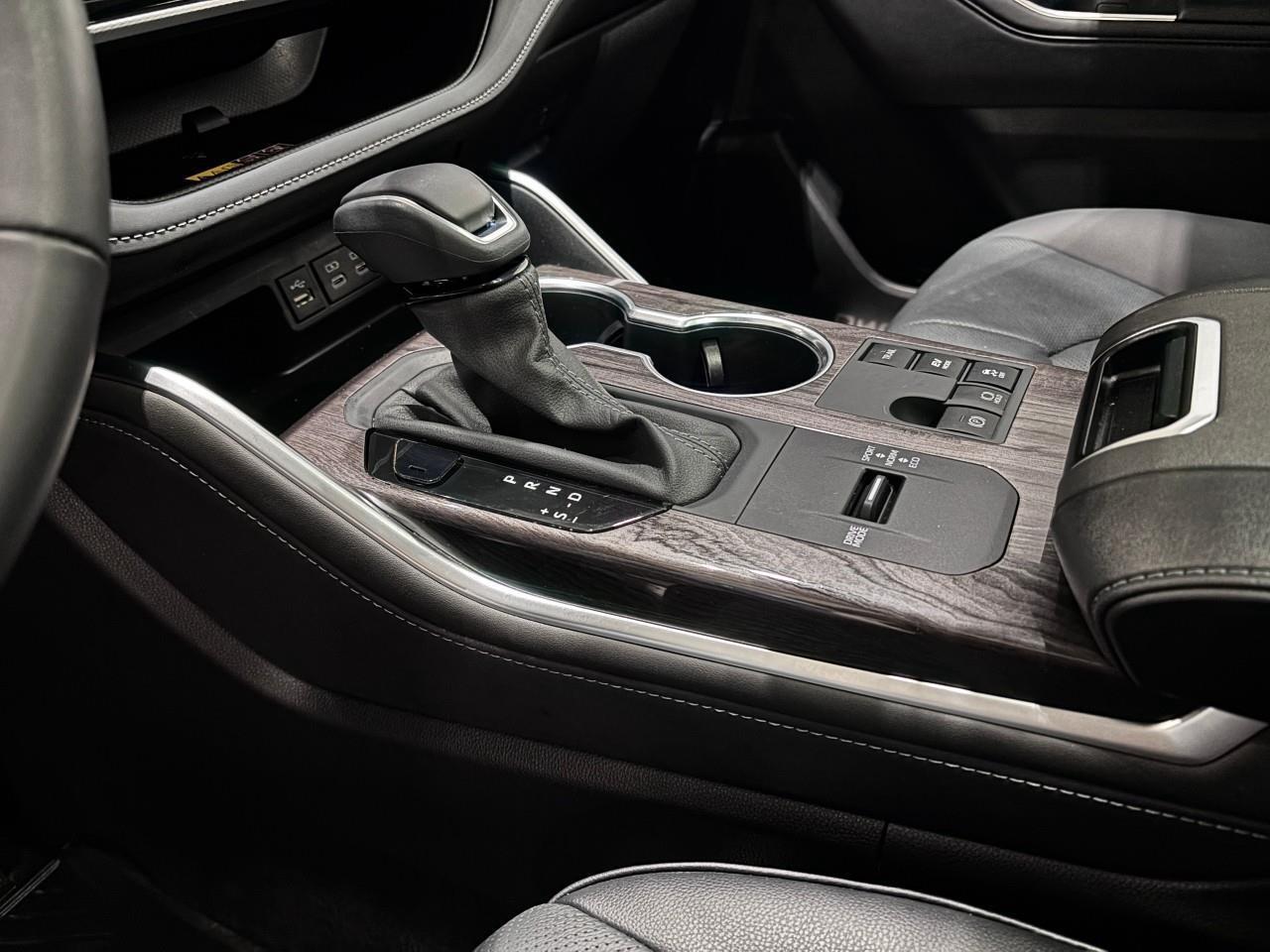 2025 Toyota Highlander Hybrid Limited Hybrid Limited Platinum Photo