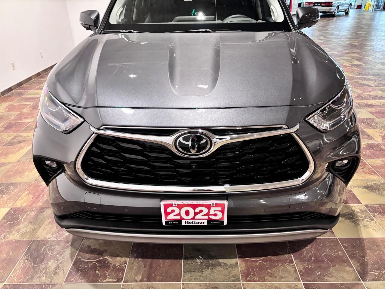 2025 Toyota Highlander Hybrid Limited Hybrid Limited Platinum Photo