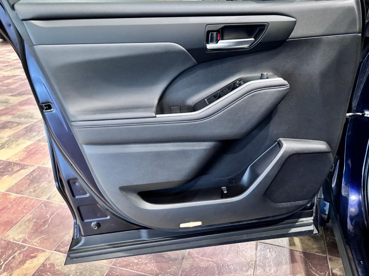 2023 Toyota Highlander XLE Photo