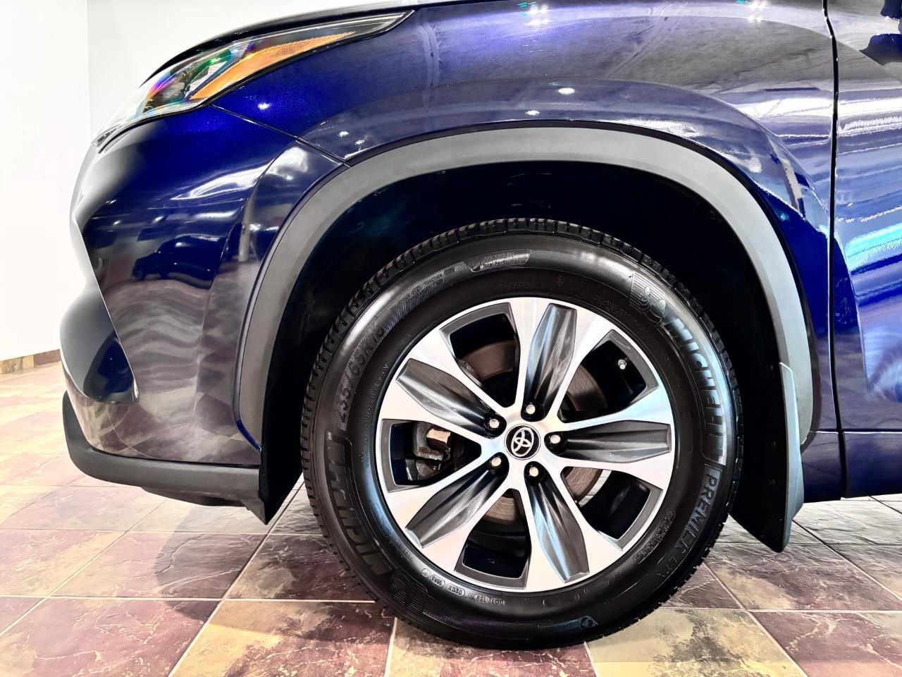 2023 Toyota Highlander XLE Photo