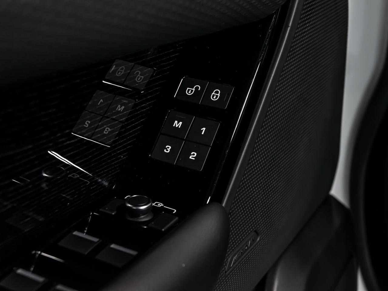 2020 Land Rover Range Rover Velar P340 R-DYNAMIC S COLLISION AVOIDANCE BLIND SPOTS Photo