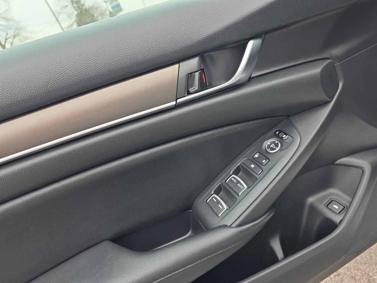2020 Honda Accord LX * NO ACCIDENTS / CARPLAY / CAMERA / LED LIGHTS Photo