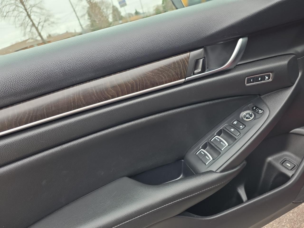 2020 Honda Accord Touring * NO ACCIDENTS / HUD / COOLED SEATS / CARP Photo