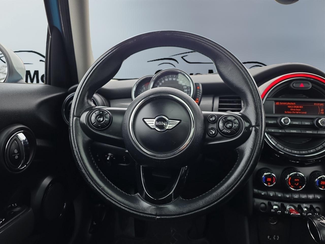 2015 MINI Cooper 5 Door AUTOMATIC / PANORAMIC ROOF / PUSH START / LEATHER Photo