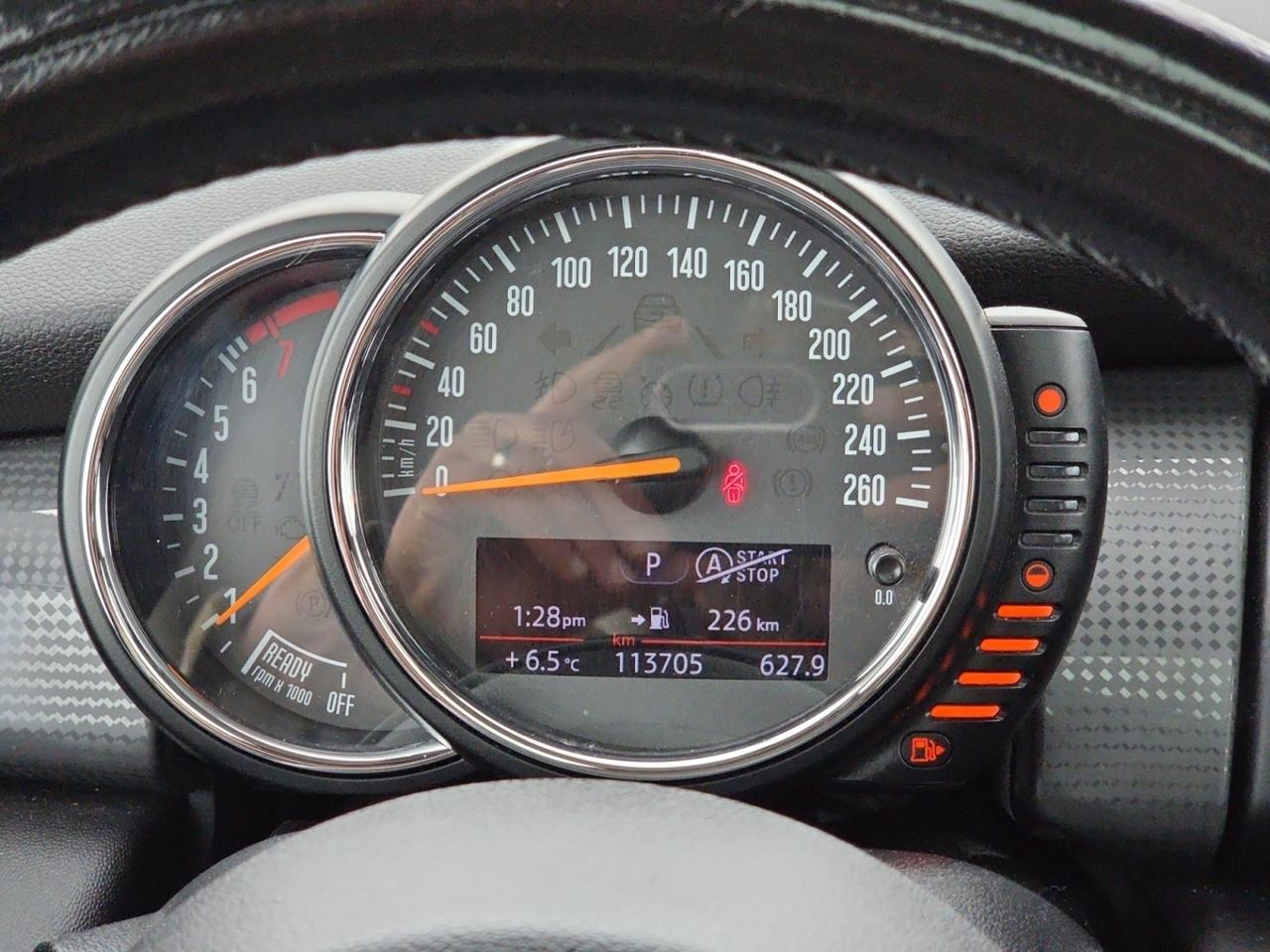 2015 MINI Cooper 5 Door AUTOMATIC / PANORAMIC ROOF / PUSH START / LEATHER Photo