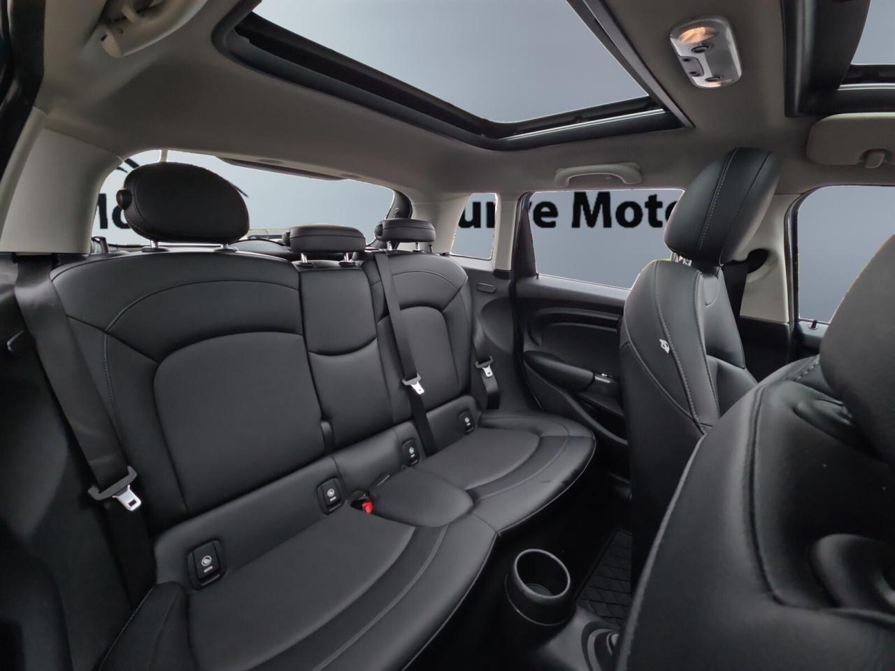 2015 MINI Cooper 5 Door AUTOMATIC / PANORAMIC ROOF / PUSH START / LEATHER Photo