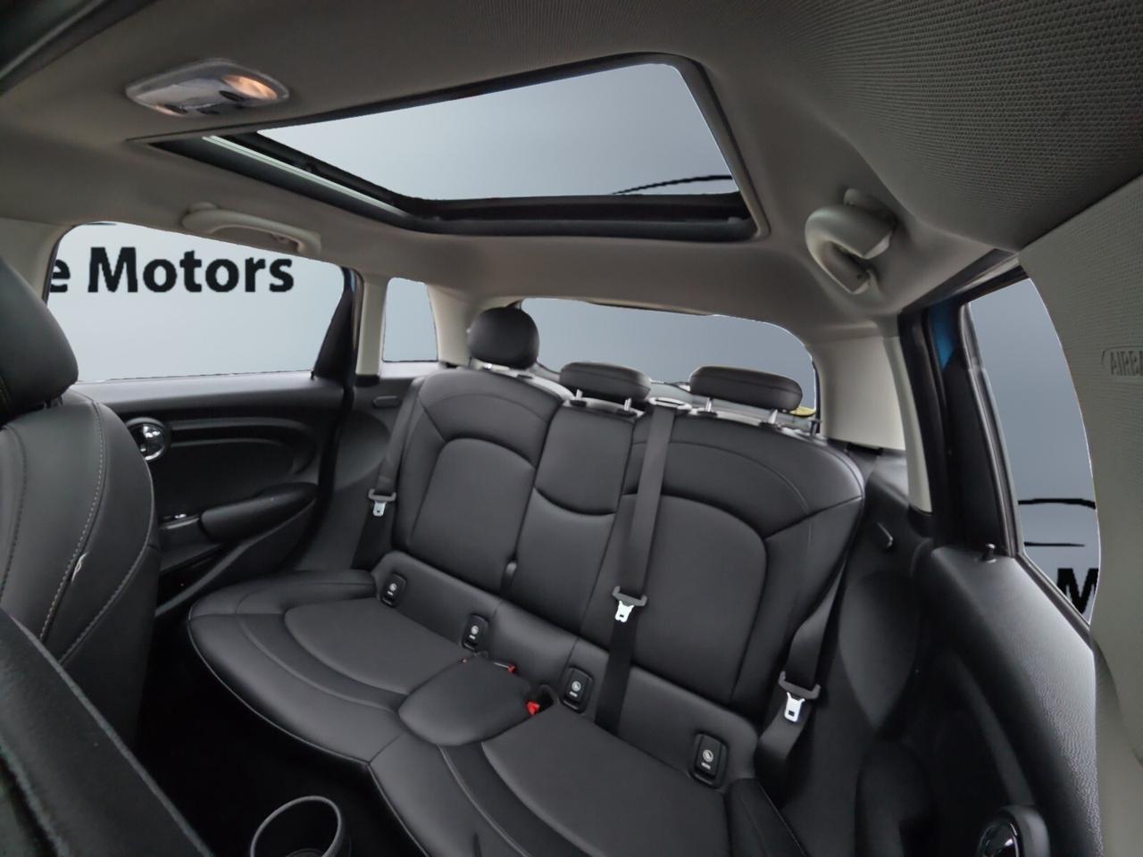 2015 MINI Cooper 5 Door AUTOMATIC / PANORAMIC ROOF / PUSH START / LEATHER Photo