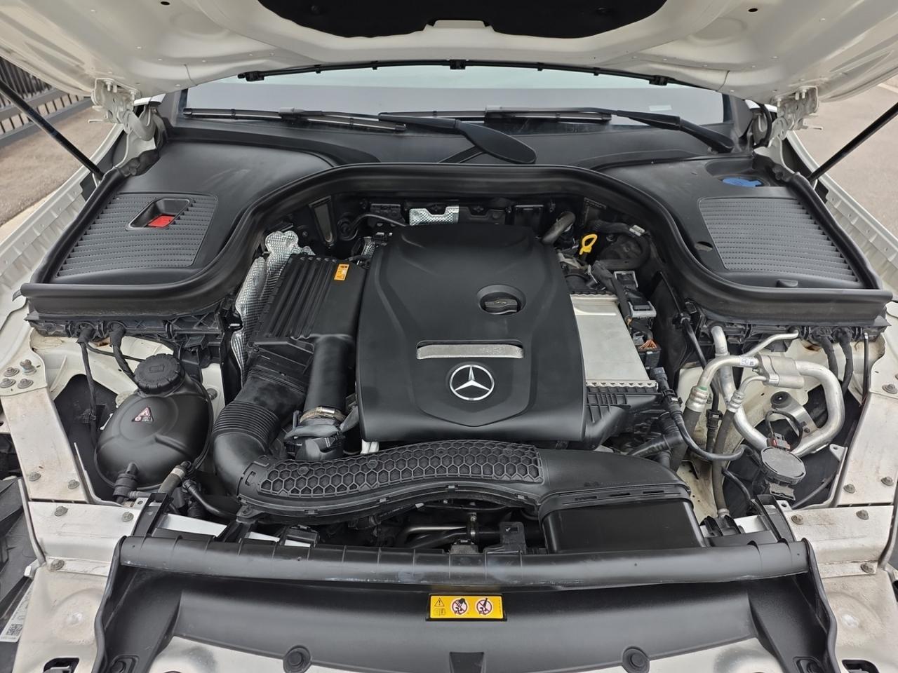 2019 Mercedes-Benz GLC-Class GLC 300 4MATIC * LOW KM / PANORAMIC ROOF / 360 CAM Photo