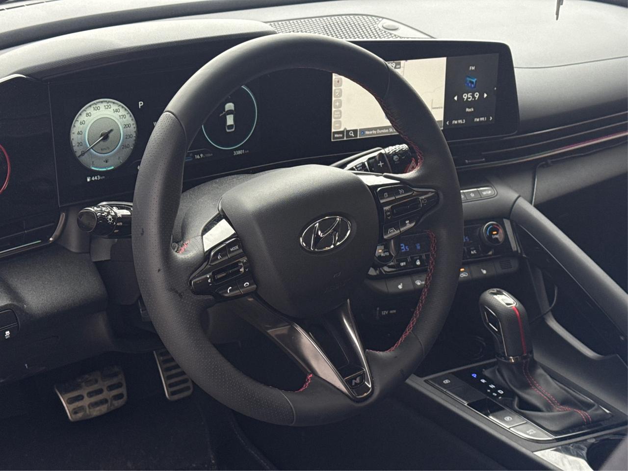 2023 Hyundai Elantra LEATHER SUNROOF HEATED SEATS WE FINANCE ALL CREDIT Photo