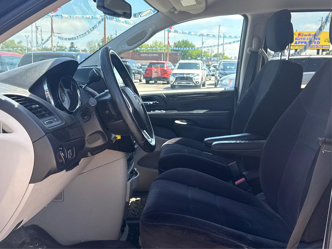 2014 Dodge Grand Caravan SXT CERTIFIED CLEAN VAN WE FINANCE ALL CREDIT Photo