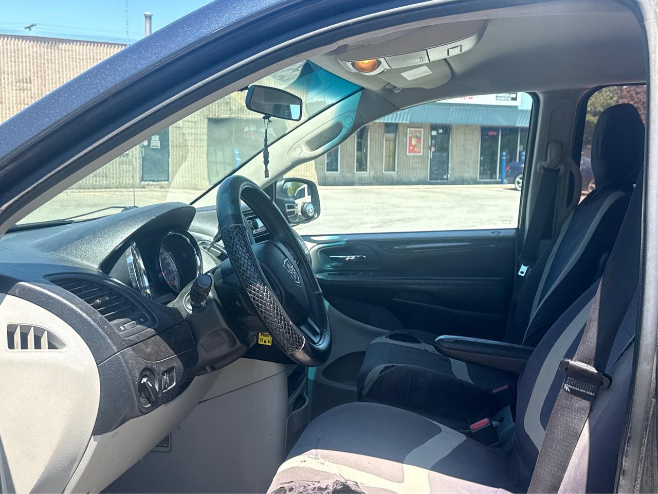 2013 Dodge Grand Caravan WE FINANCE ALL CREDIT   700+ VEHICLES Photo