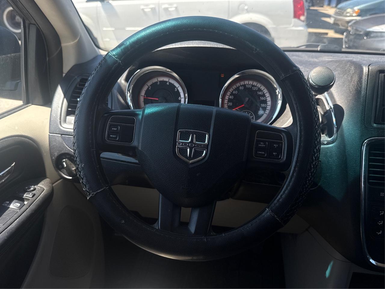 2013 Dodge Grand Caravan WE FINANCE ALL CREDIT   700+ VEHICLES Photo