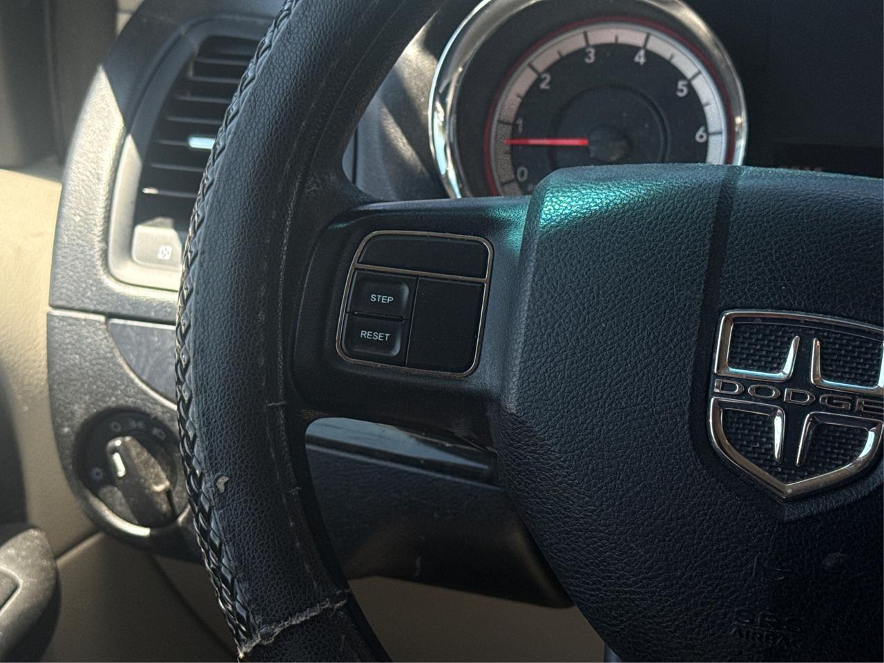2013 Dodge Grand Caravan WE FINANCE ALL CREDIT   700+ VEHICLES Photo