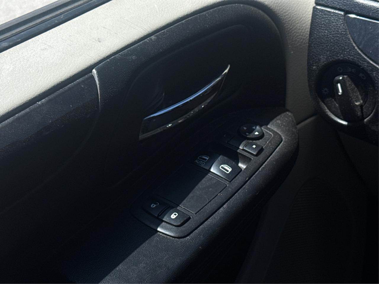 2013 Dodge Grand Caravan WE FINANCE ALL CREDIT   700+ VEHICLES Photo