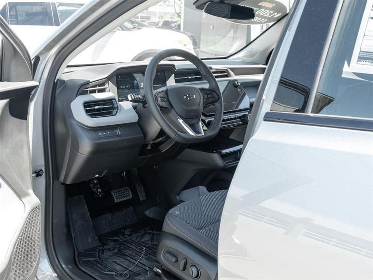 2027 Chevrolet Bolt LT 4dr Photo