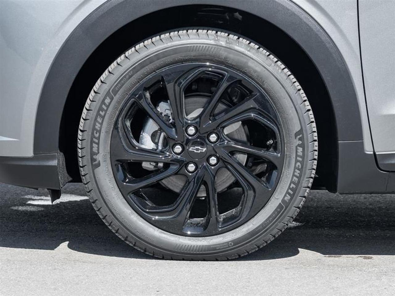 2027 Chevrolet Bolt RS 4dr Photo3