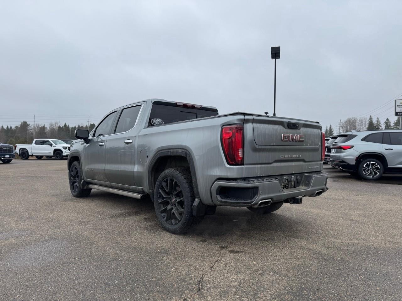 2023 GMC Sierra 1500 4WD Crew Cab 147  Denali Photo2