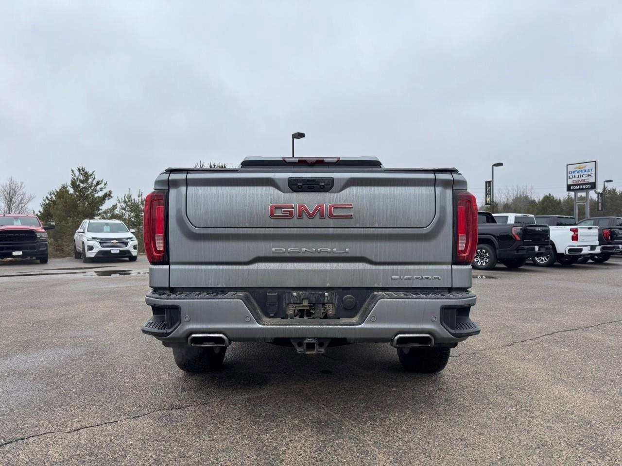 2023 GMC Sierra 1500 4WD Crew Cab 147  Denali Photo3