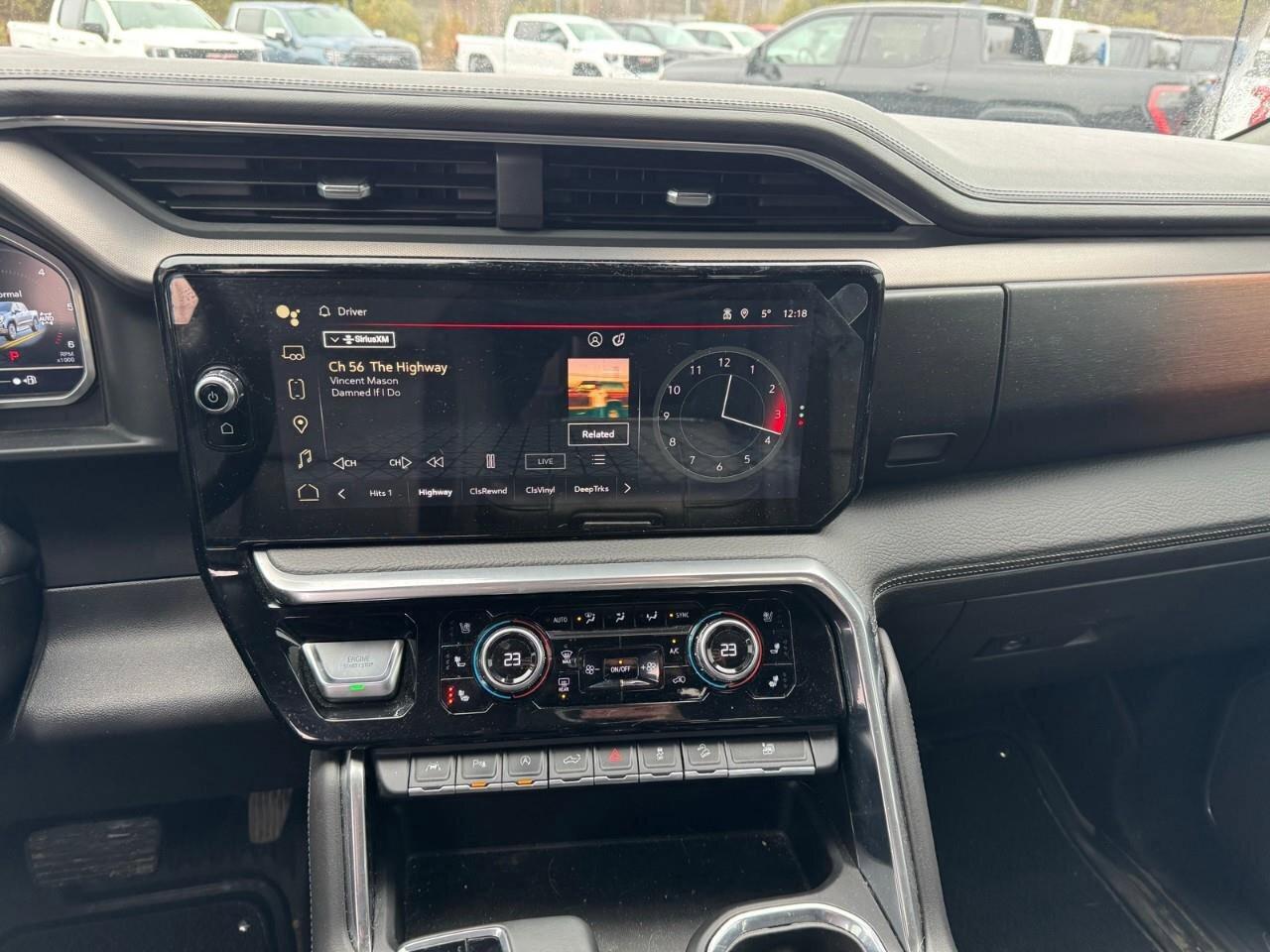 2023 GMC Sierra 1500 4WD Crew Cab 147  Denali Photo