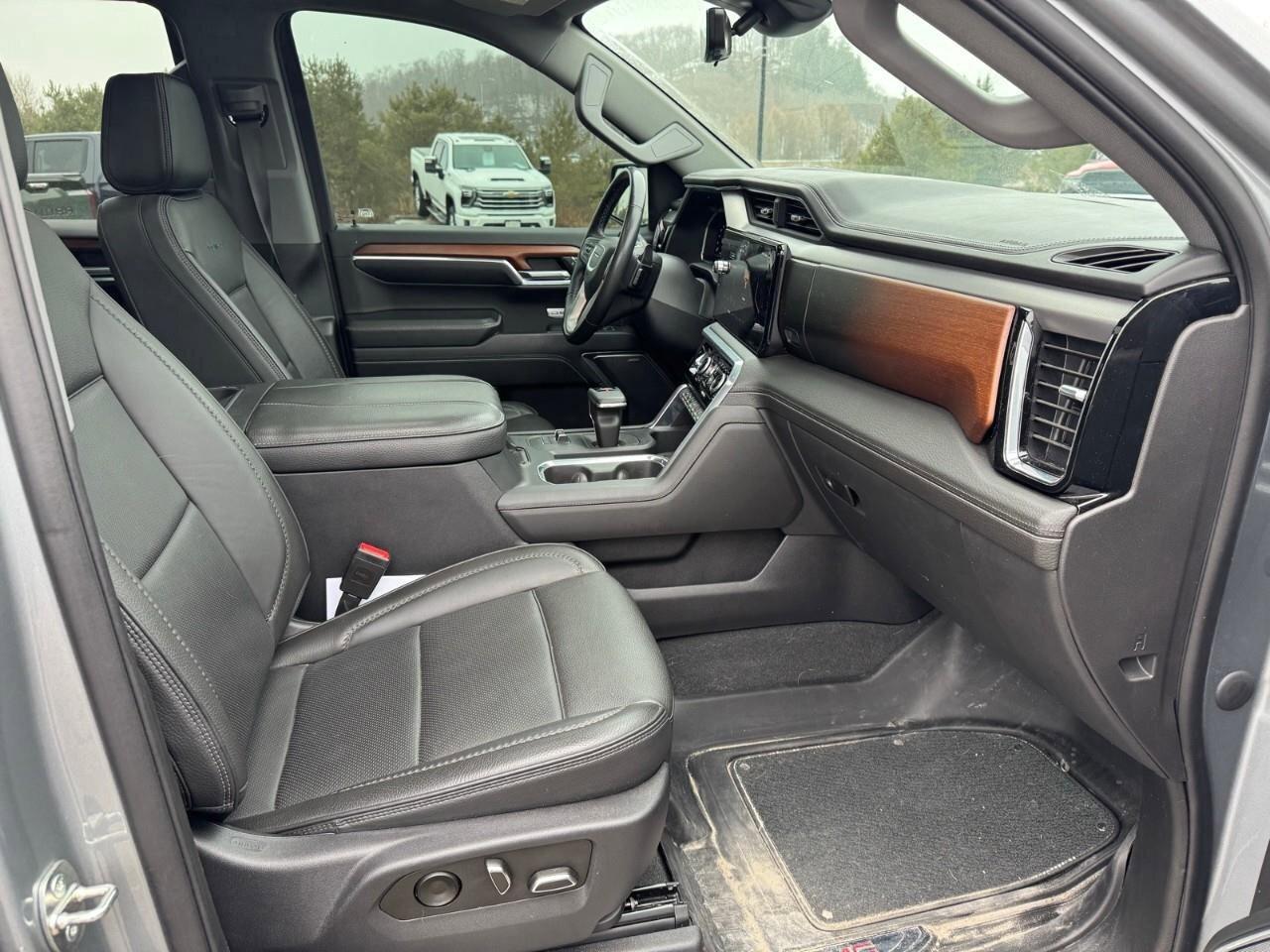 2023 GMC Sierra 1500 4WD Crew Cab 147  Denali Photo