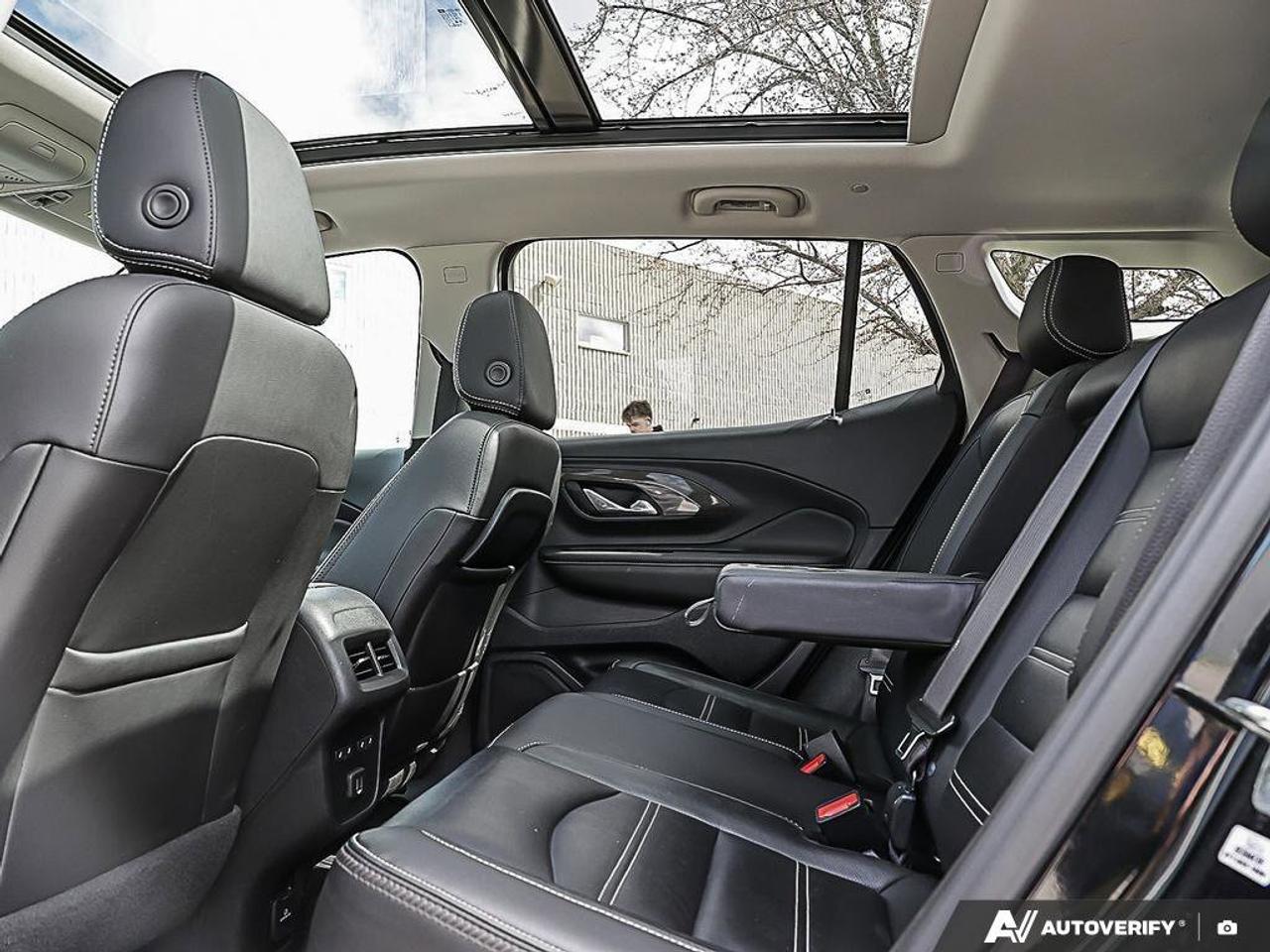 2023 GMC Terrain Awd 4dr Denali Photo