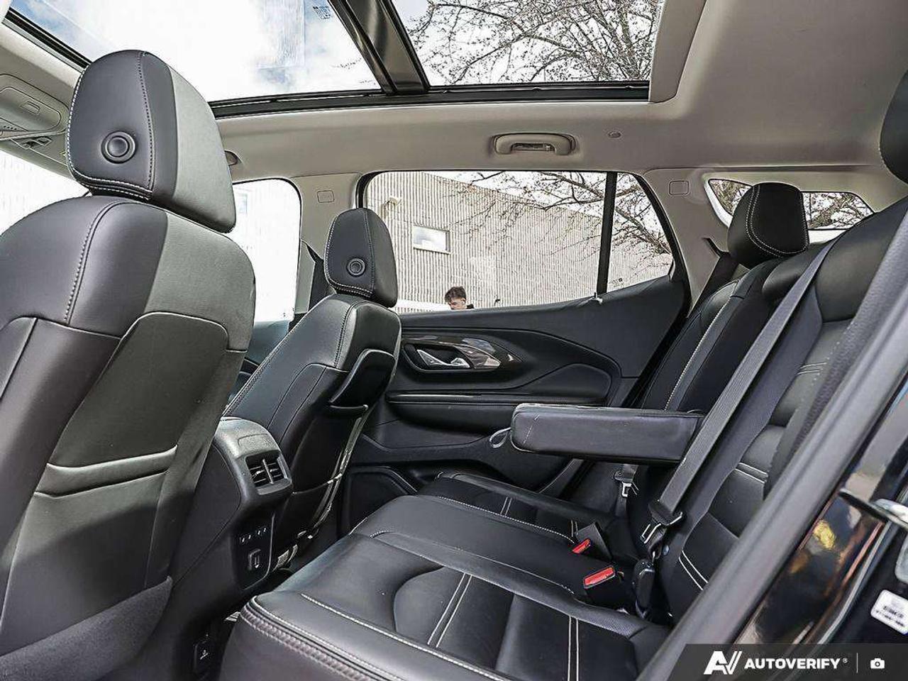 2023 GMC Terrain Awd 4dr Denali Photo