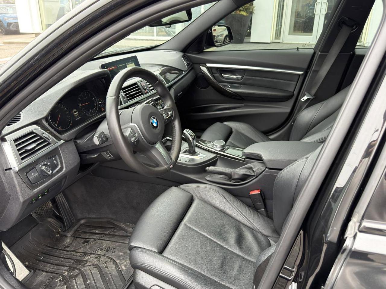 2018 BMW 3 Series 330i xDrive Sedan Photo