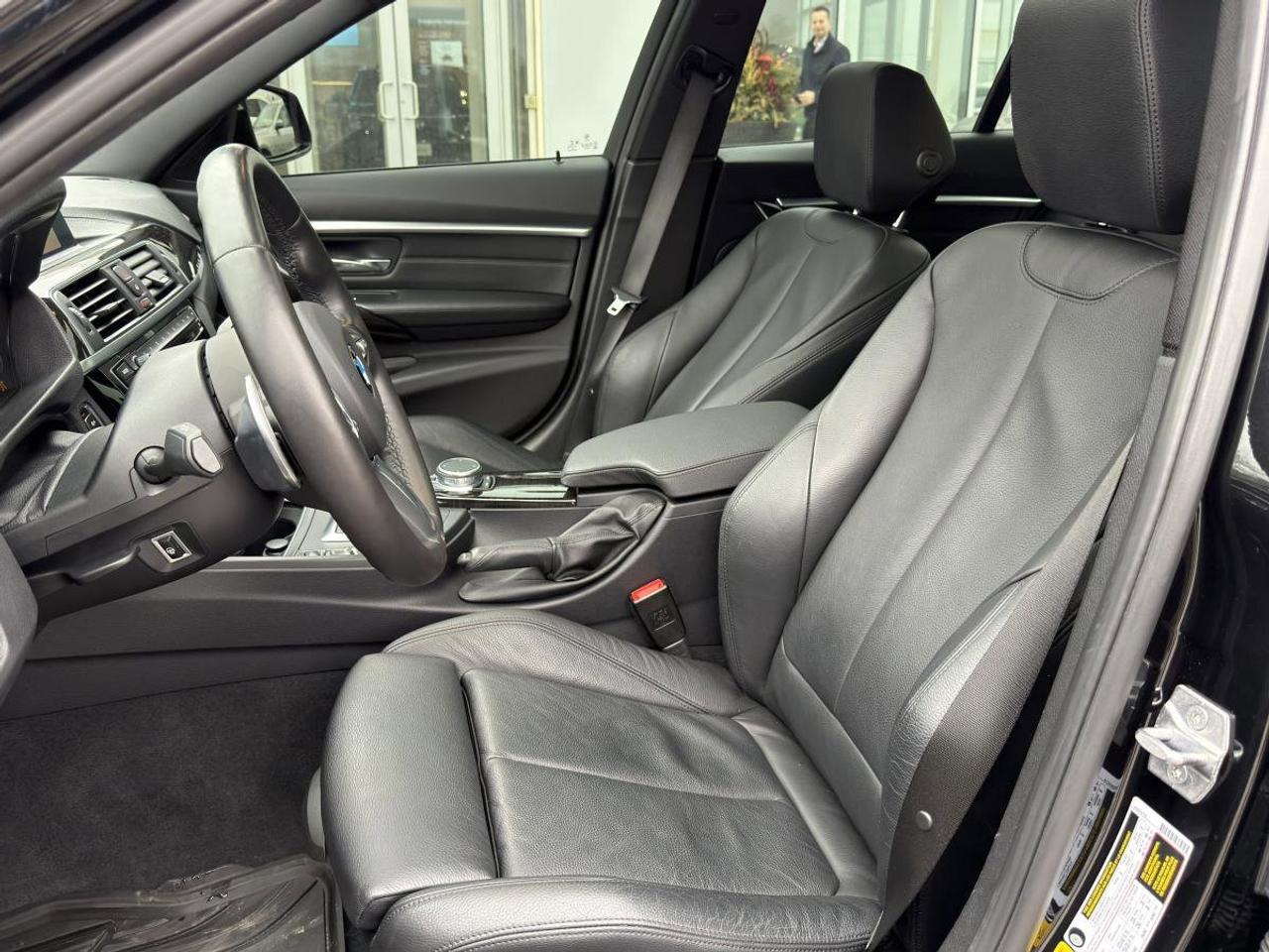 2018 BMW 3 Series 330i xDrive Sedan Photo