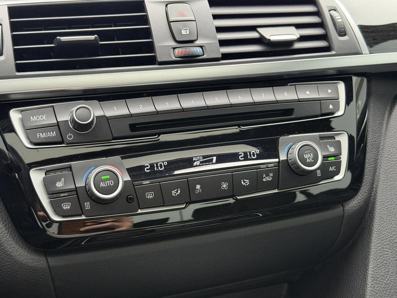 2018 BMW 3 Series 330i xDrive Sedan Photo