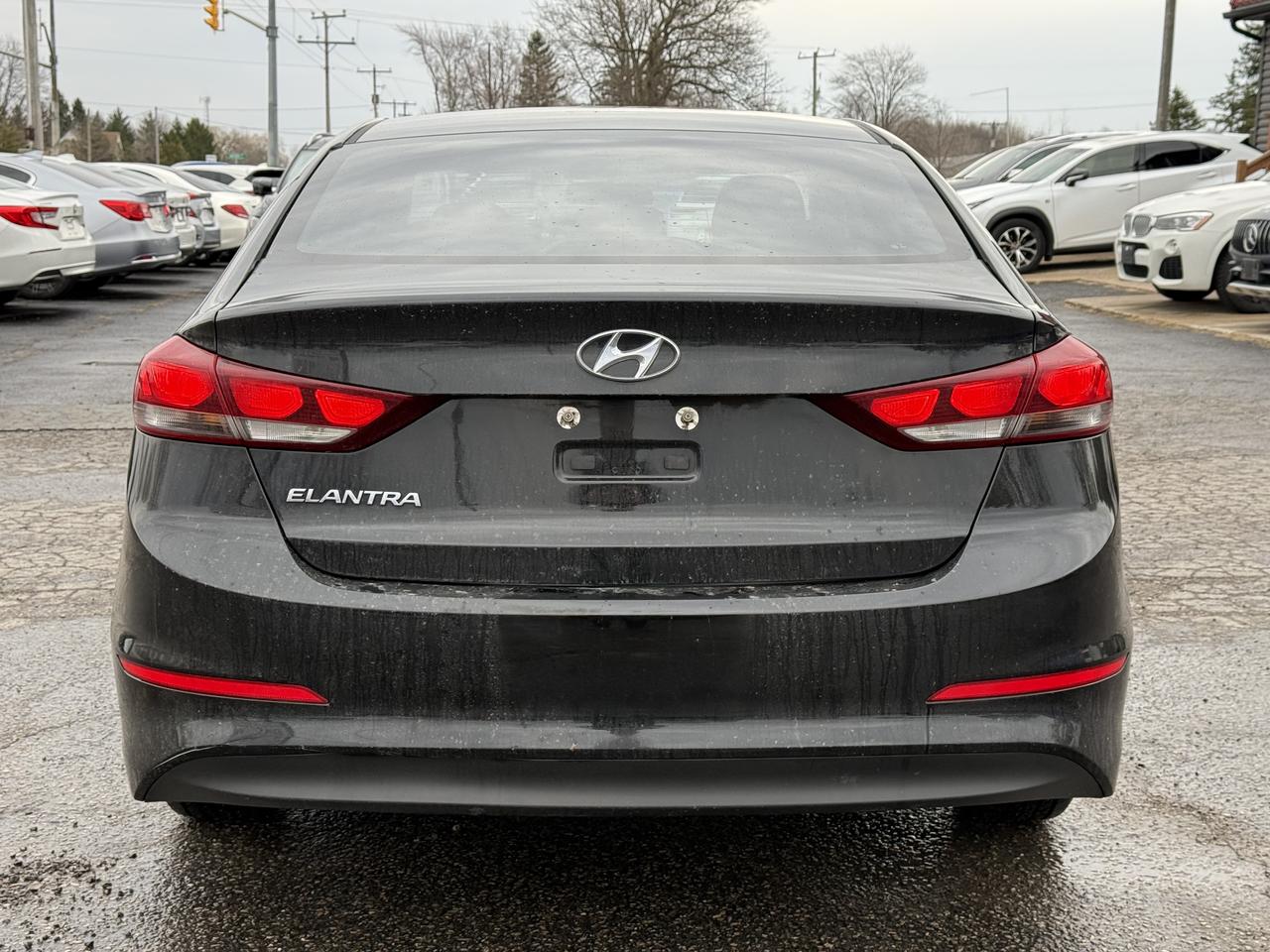 2017 Hyundai Elantra LE Photo3